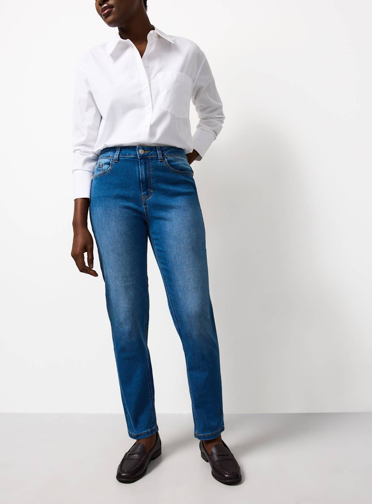 Mid Wash Straight Leg Denim Jeans 8L - Image 3